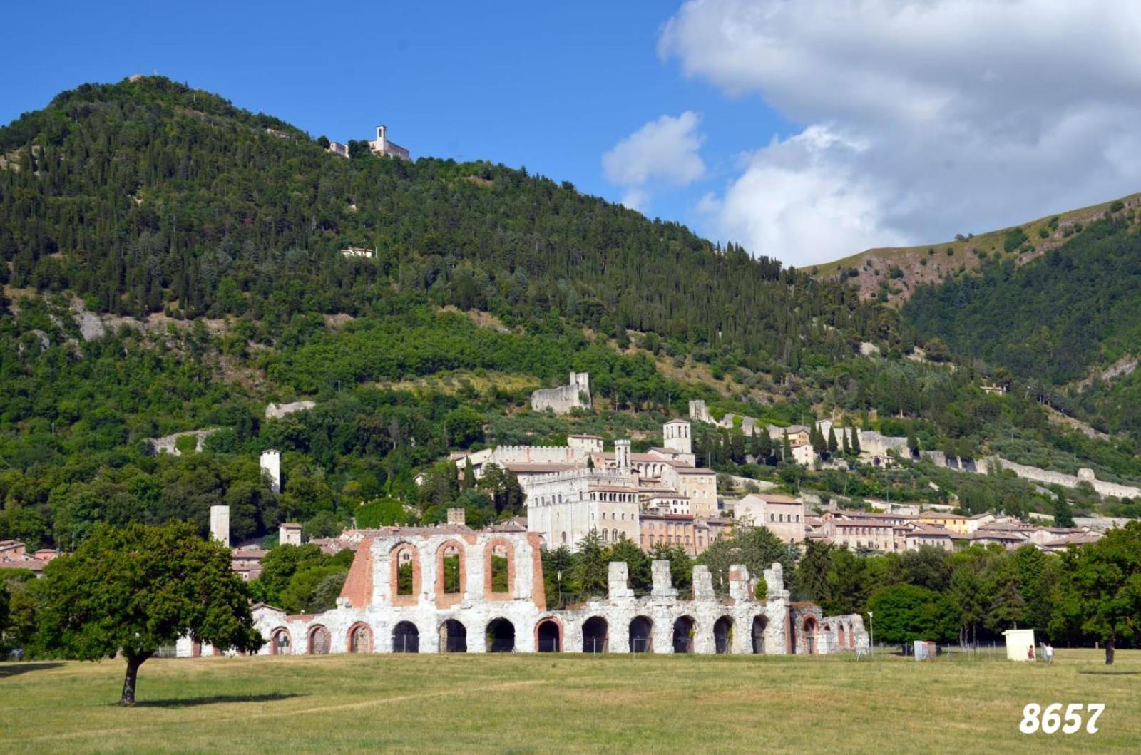 La Dimora Di Pietra Lejlighed Gubbio Eksteriør billede